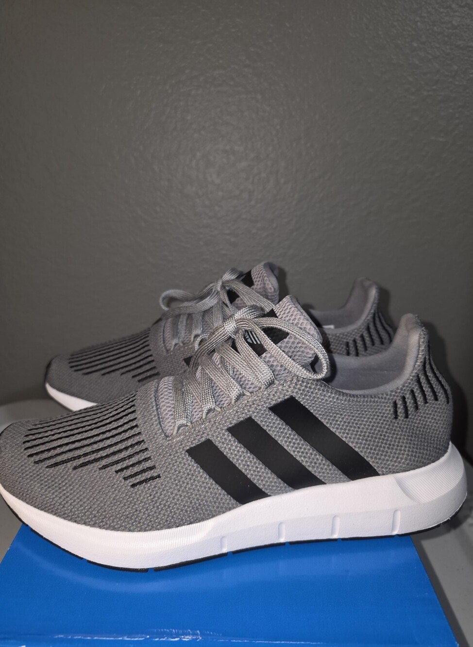 Men's Adidas Swift Run Sneakers CQ2115 Size 9